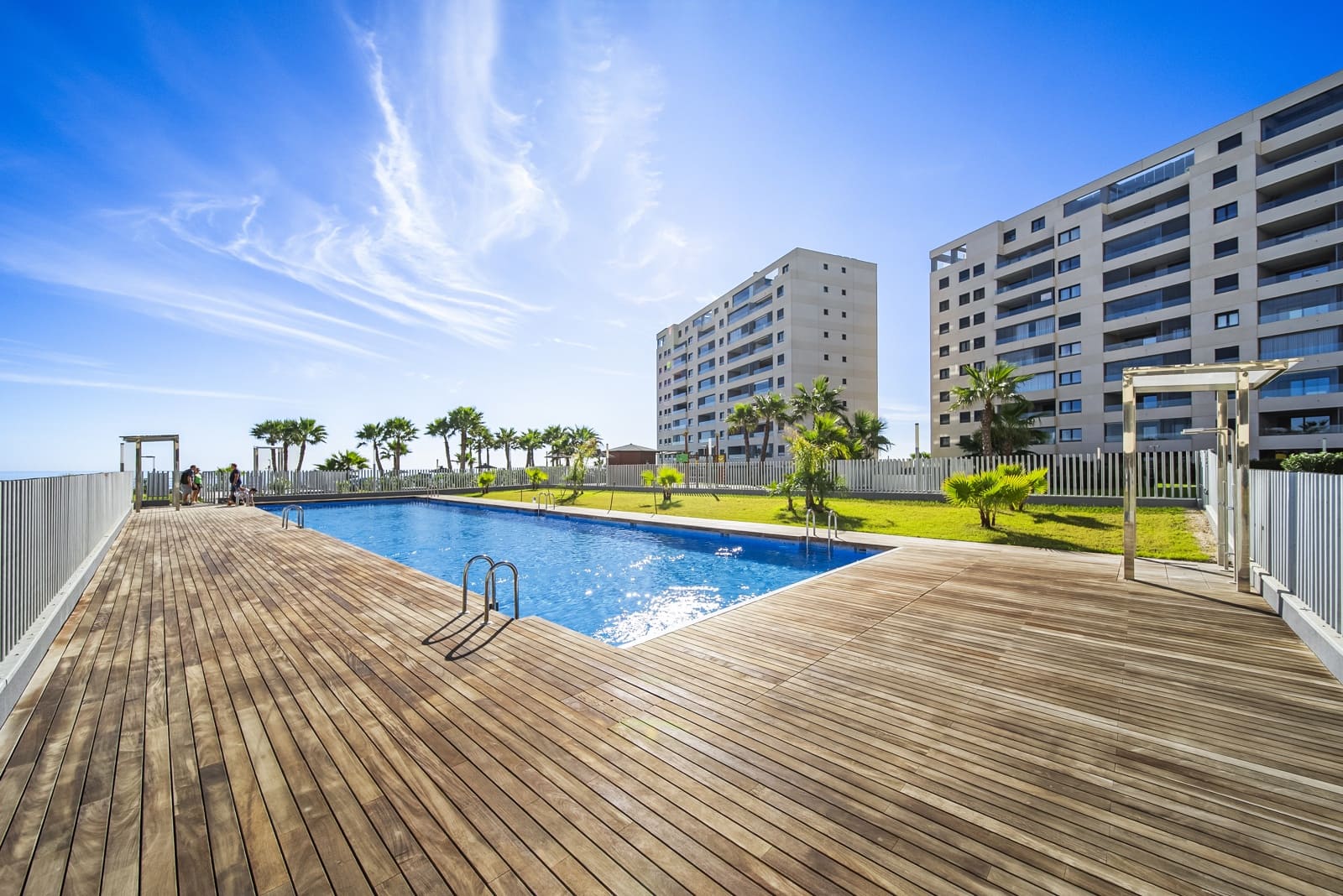 Apartamento de 3 habitaciones en Torrevieja en venta con piscina garaje - 599.000 € (Ref: 9783874)