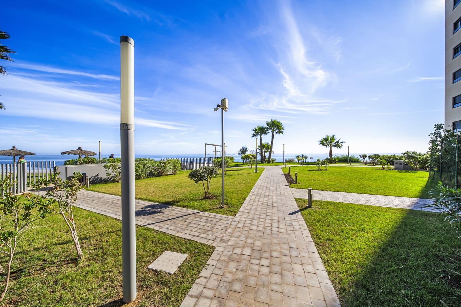 Apartamento de 3 habitaciones en Torrevieja en venta con piscina garaje - 599.000 € (Ref: 9783874)