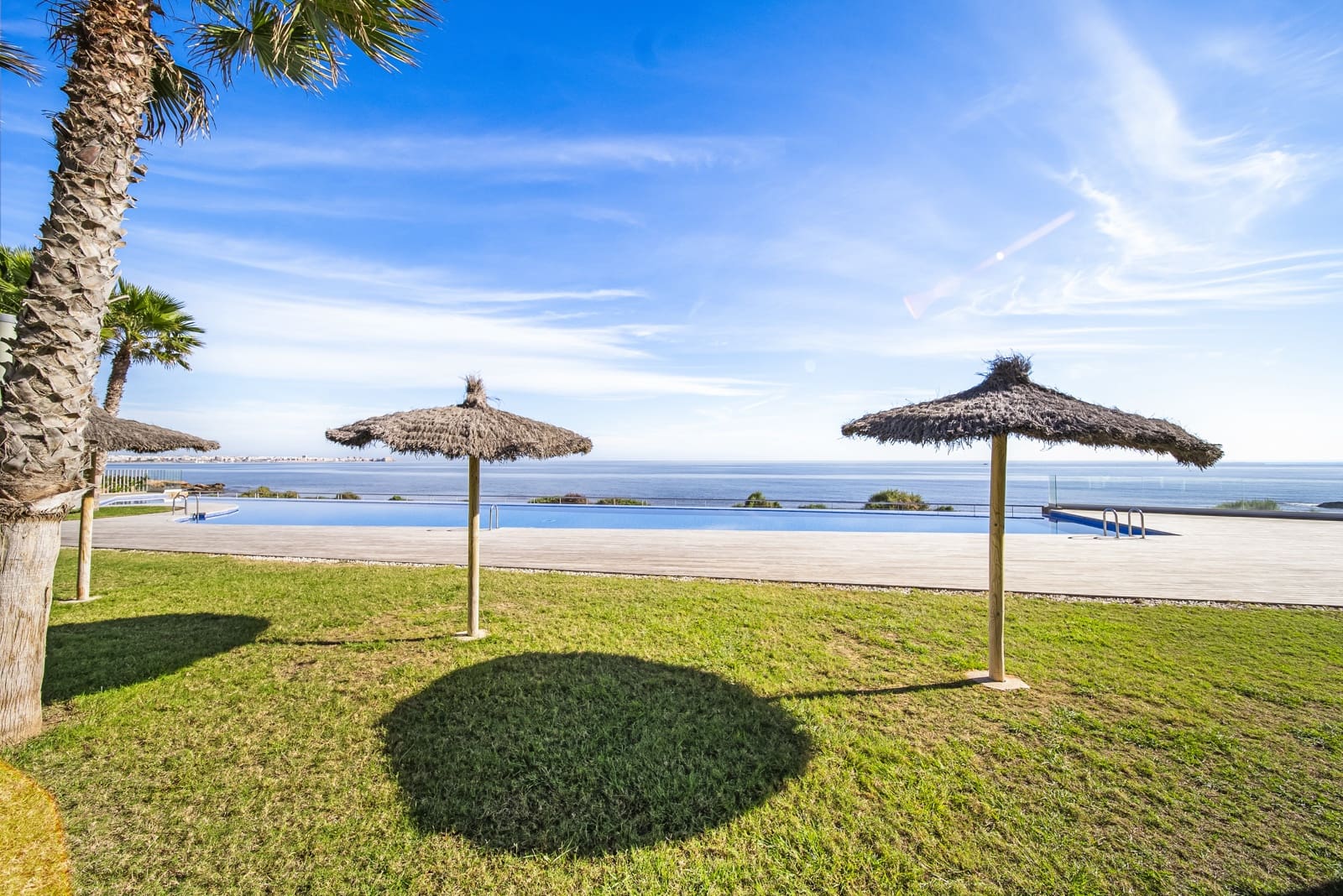 Apartamento de 3 habitaciones en Torrevieja en venta con piscina garaje - 599.000 € (Ref: 9783874)