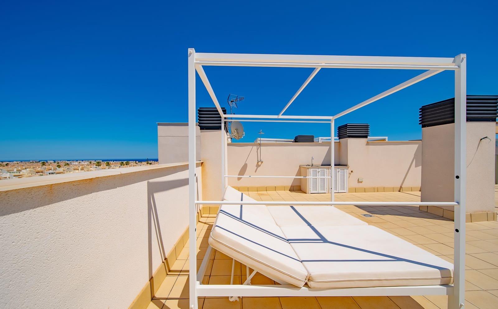 3 sypialnia Penthouse na sprzedaż w Orihuela Costa z basenem garażem - 360 000 € (Ref: 9783875)