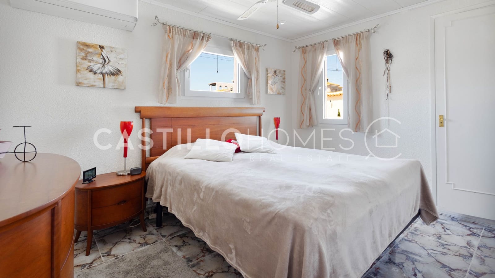 4 quarto Moradia para venda em Torrevieja com piscina garagem - 545 000 € (Ref: 9793331)