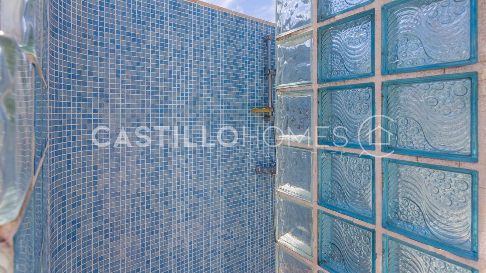 4 quarto Moradia para venda em Torrevieja com piscina garagem - 545 000 € (Ref: 9793331)