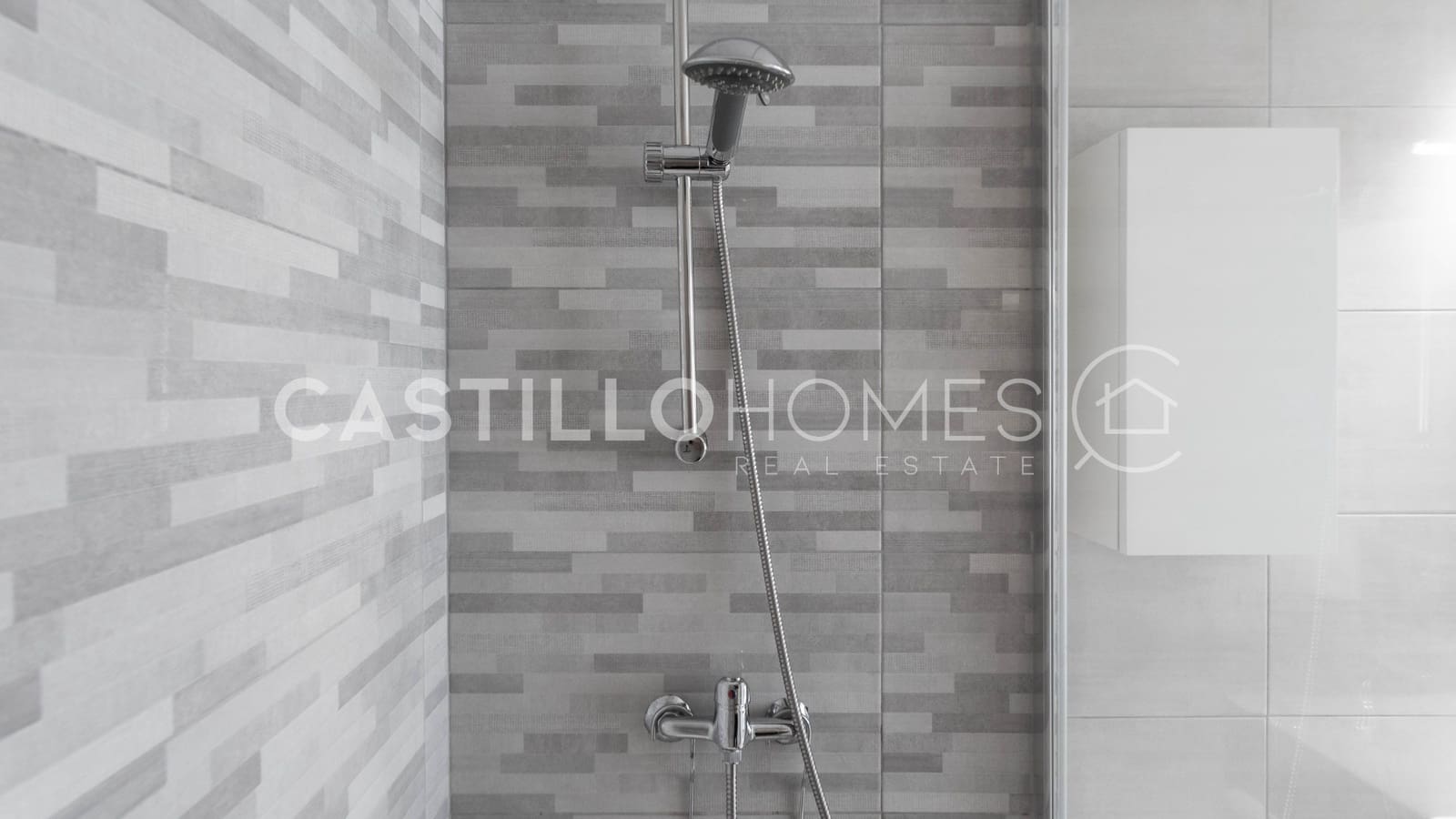 1 soveværelse Studio til salg i Torrevieja med swimmingpool - € 105.000 (Ref: 9793332)