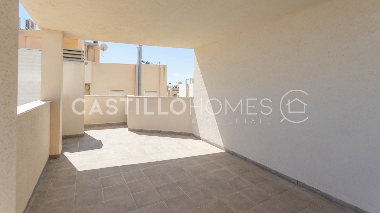 1 soveværelse Studio til salg i Torrevieja med swimmingpool - € 105.000 (Ref: 9793332)