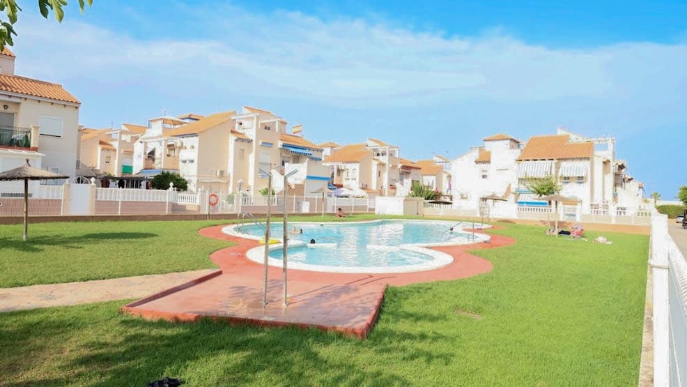 2 soveværelse Bungalow til salg i Orihuela Costa med swimmingpool - € 147.000 (Ref: 9793341)