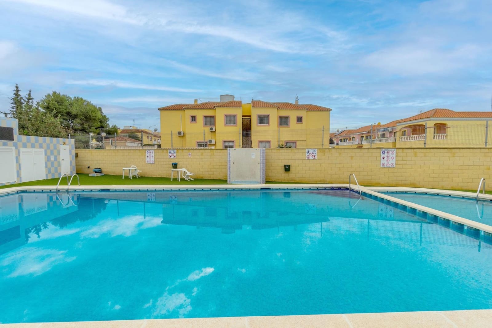1 soveværelse Bungalow til salg i Torrevieja med swimmingpool - € 119.000 (Ref: 9793357)