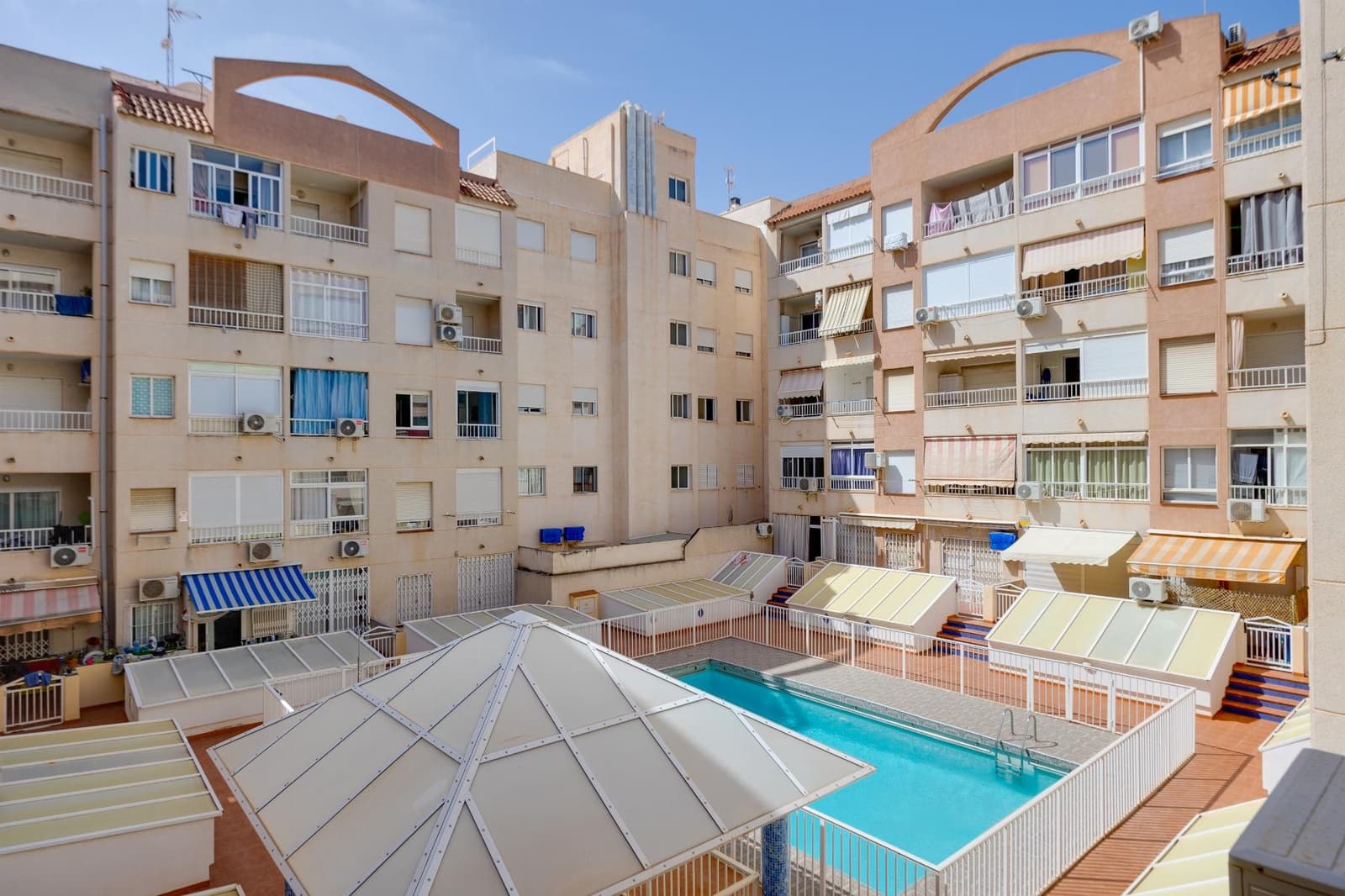 1 chambre Appartement à vendre à Torrevieja avec piscine - 99 990 € (Ref: 9797728)