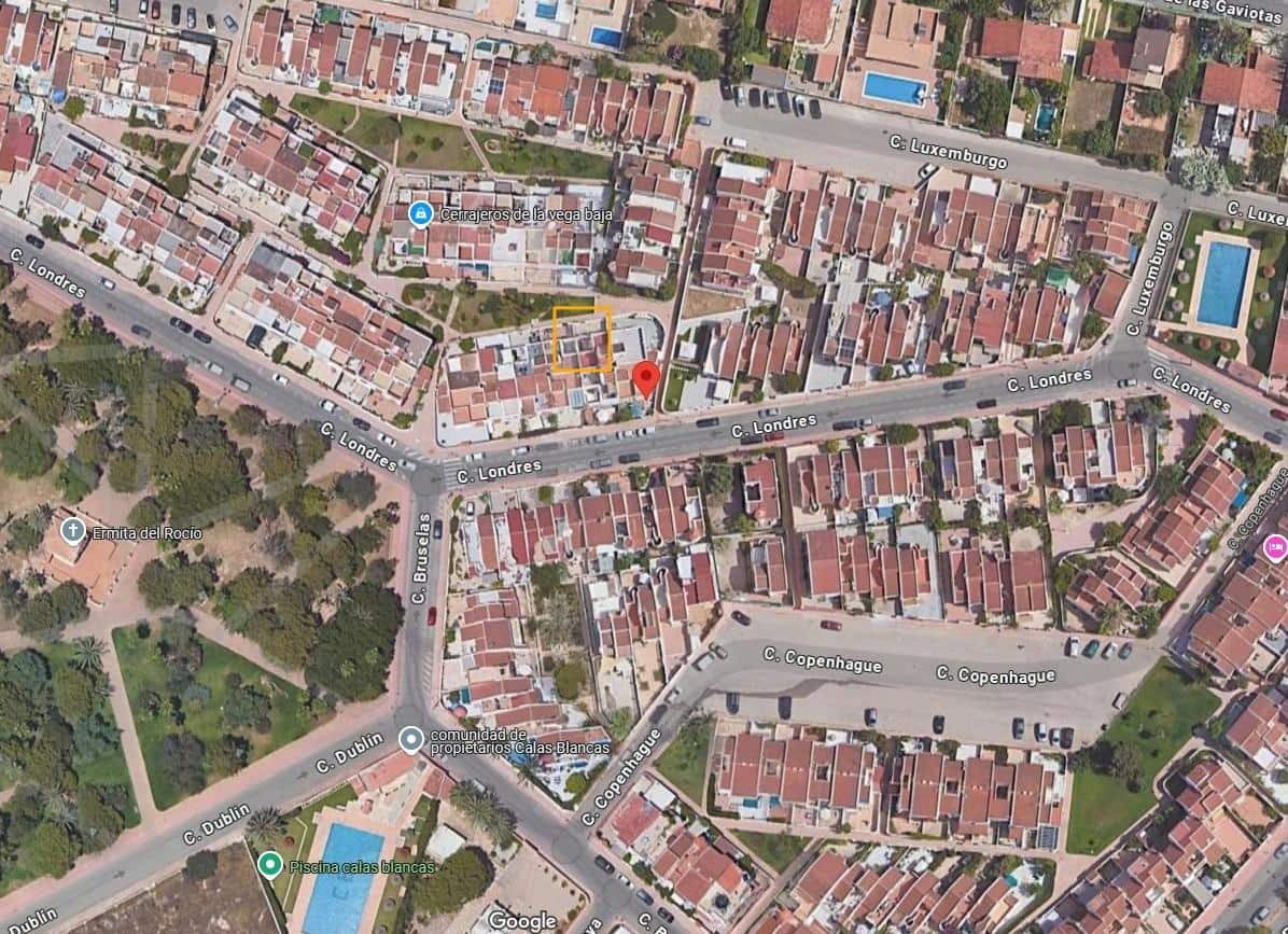 6 chambre Villa/Maison Mitoyenne à vendre à Torrevieja avec piscine - 179 000 € (Ref: 9797740)