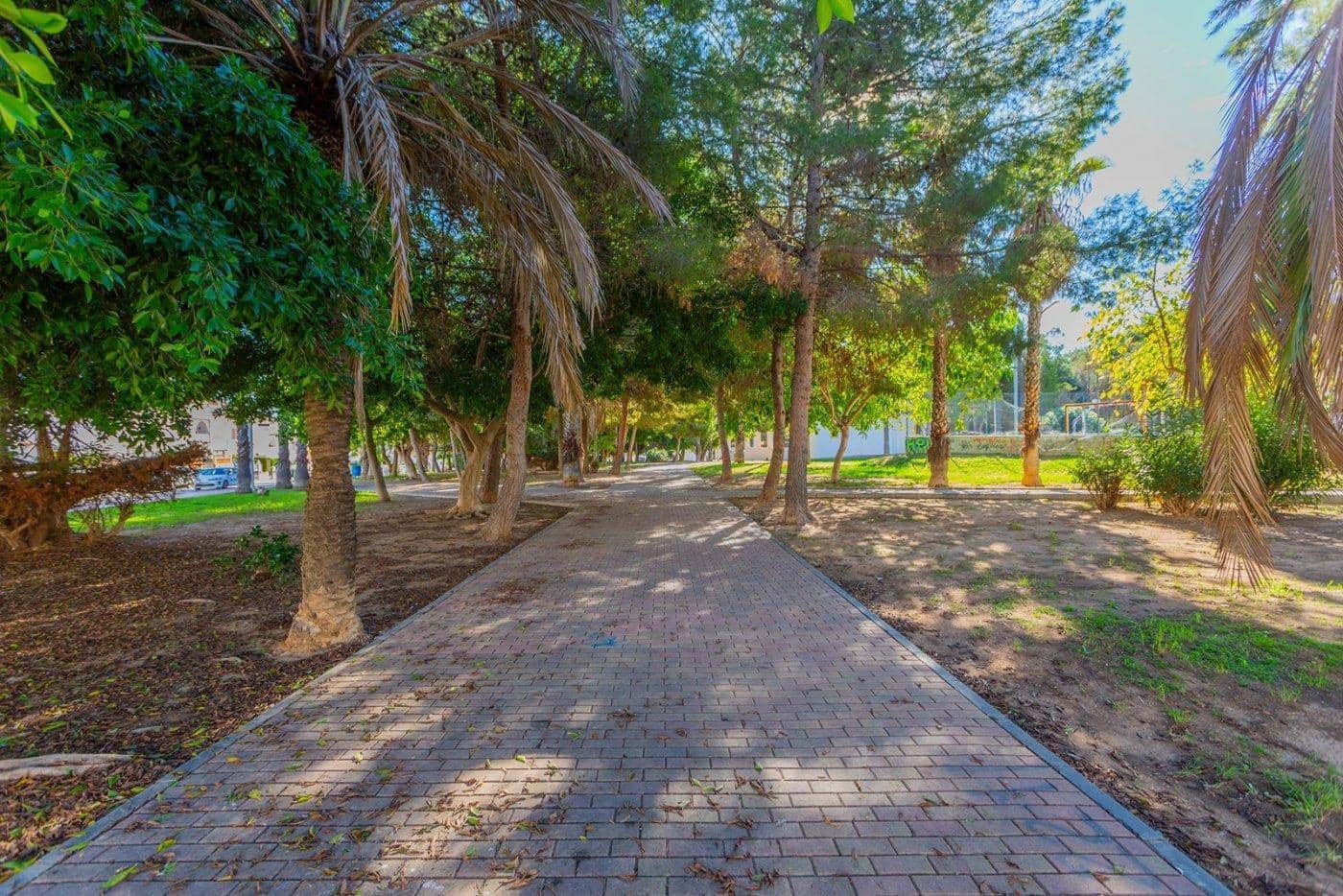 6 chambre Villa/Maison Mitoyenne à vendre à Torrevieja avec piscine - 179 000 € (Ref: 9797740)