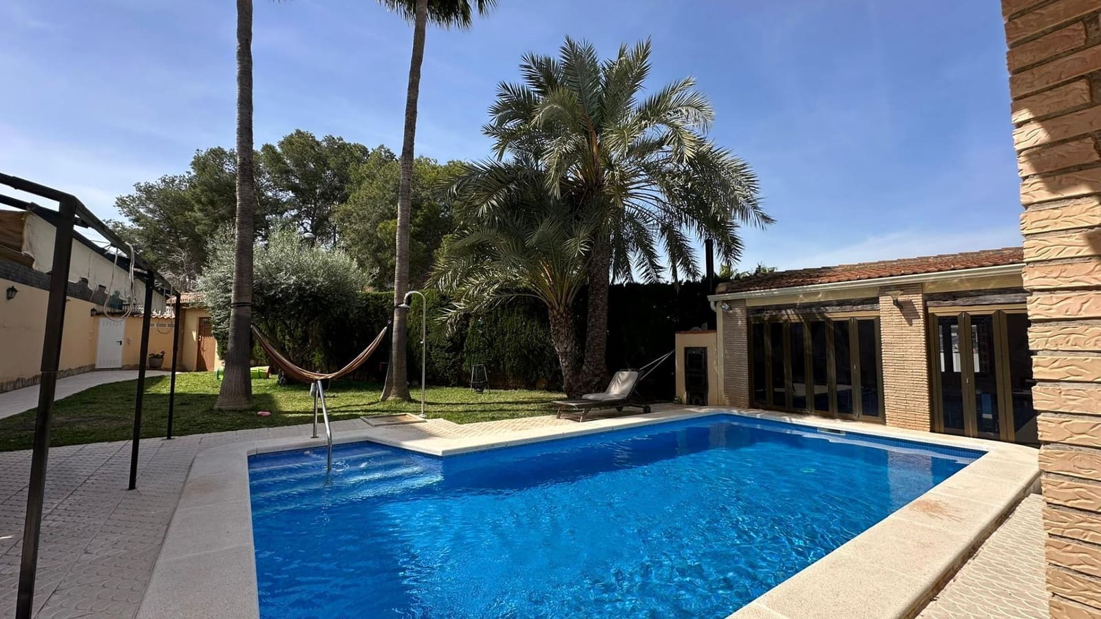 4 camera da letto Villa in vendita in Torrevieja con piscina garage - 490.000 € (Rif: 9800298)