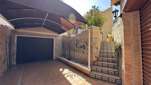 4 camera da letto Villa in vendita in Torrevieja con piscina garage - 490.000 € (Rif: 9800298)