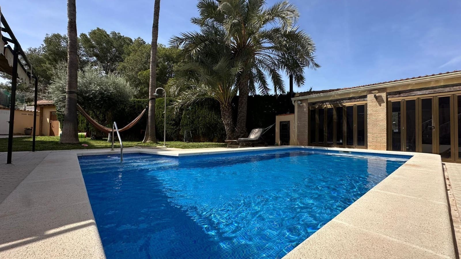 4 camera da letto Villa in vendita in Torrevieja con piscina garage - 490.000 € (Rif: 9800298)