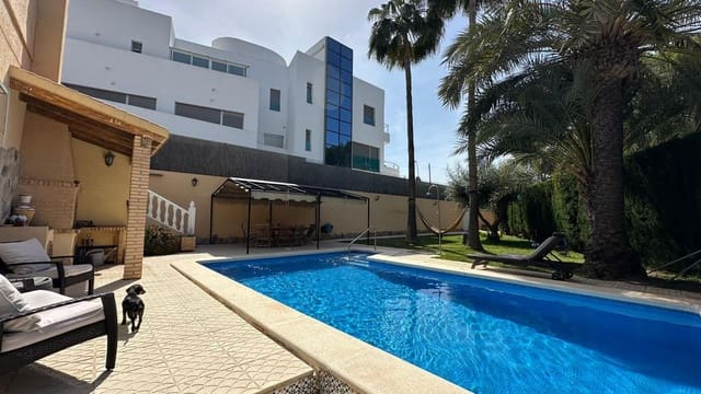 4 camera da letto Villa in vendita in Torrevieja con piscina garage - 490.000 € (Rif: 9800298)