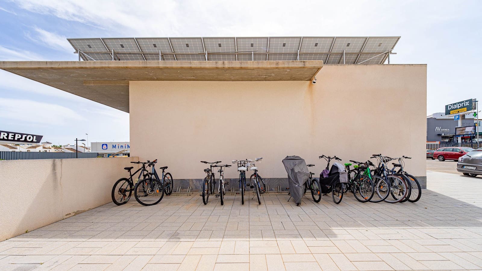 2 soveværelse Lejlighed til salg i Orihuela Costa med swimmingpool garage - € 275.000 (Ref: 9800300)