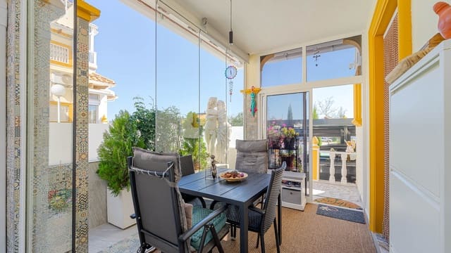 2 slaapkamer Rijtjeshuis te koop in Punta Prima, Torrevieja met zwembad - € 269.000 (Ref: 9800305)