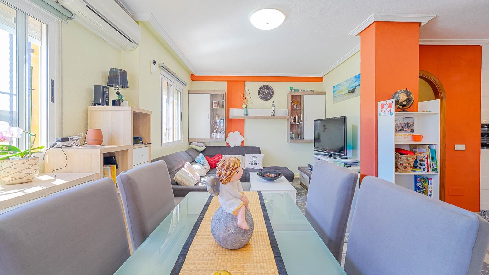 2 slaapkamer Rijtjeshuis te koop in Punta Prima met zwembad - € 269.000 (Ref: 9800305)