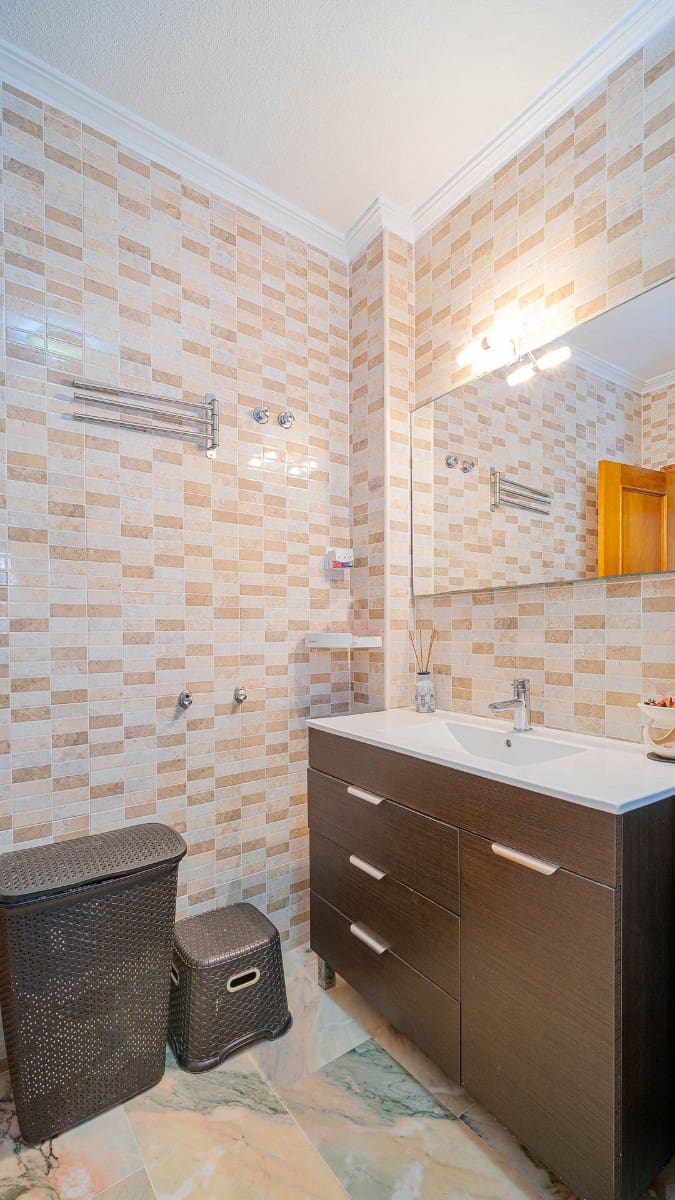 2 slaapkamer Rijtjeshuis te koop in Punta Prima met zwembad - € 269.000 (Ref: 9800305)