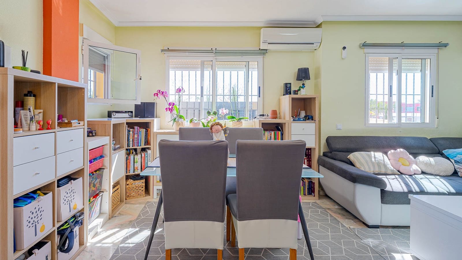 2 slaapkamer Rijtjeshuis te koop in Punta Prima met zwembad - € 269.000 (Ref: 9800305)