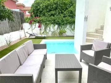 2 slaapkamer Villa te koop in Orihuela Costa met zwembad - € 299.000 (Ref: 9806796)