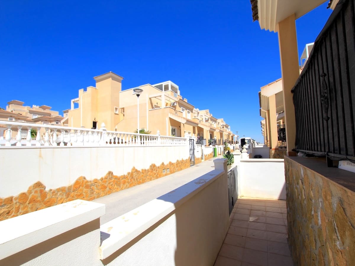 3 bedroom Villa for sale in San Miguel de Salinas with pool - € 210,000 (Ref: 9806797)