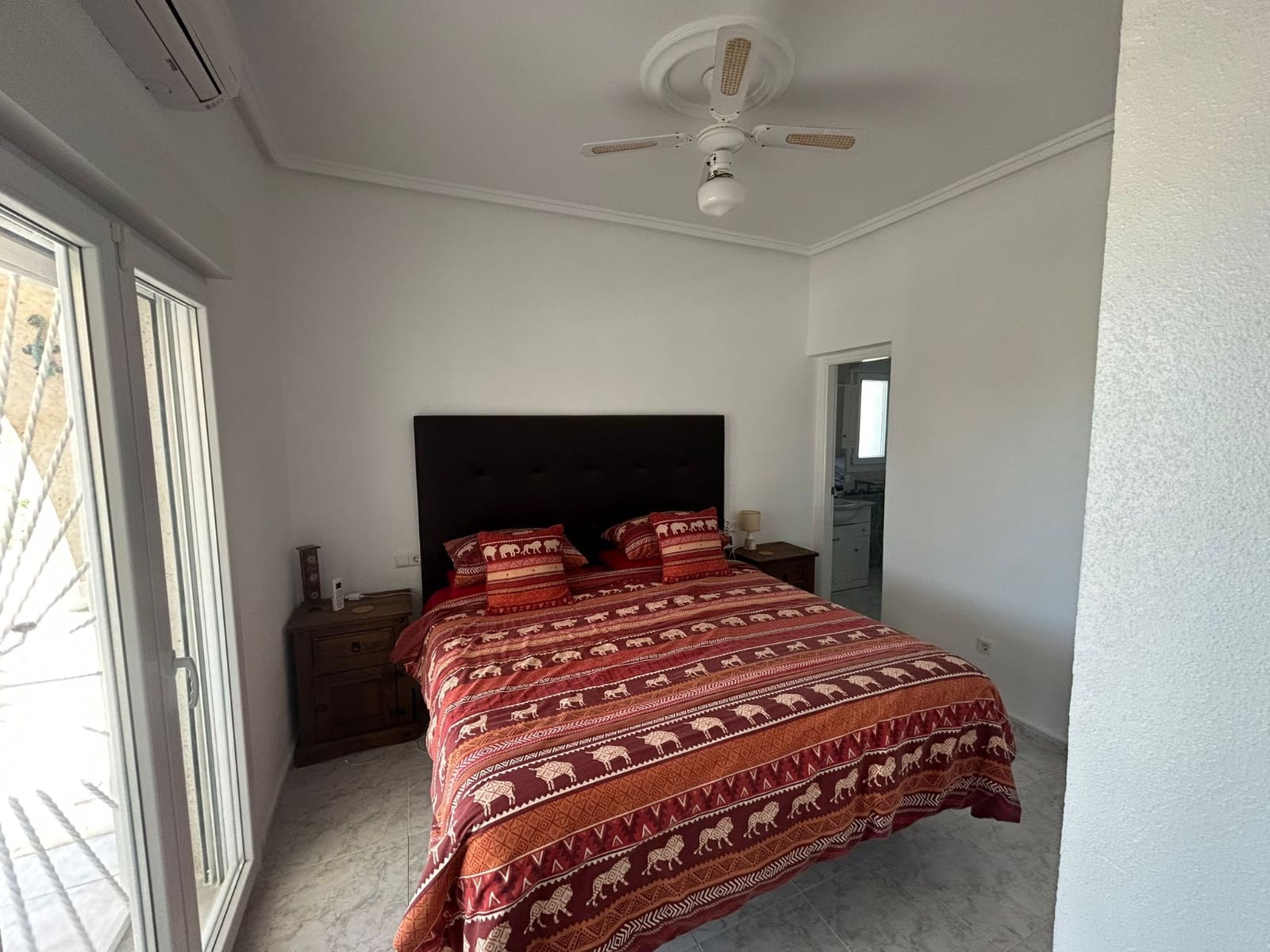 Chalet de 3 habitaciones en Ciudad Quesada en venta con piscina garaje - 399.990 € (Ref: 9809806)