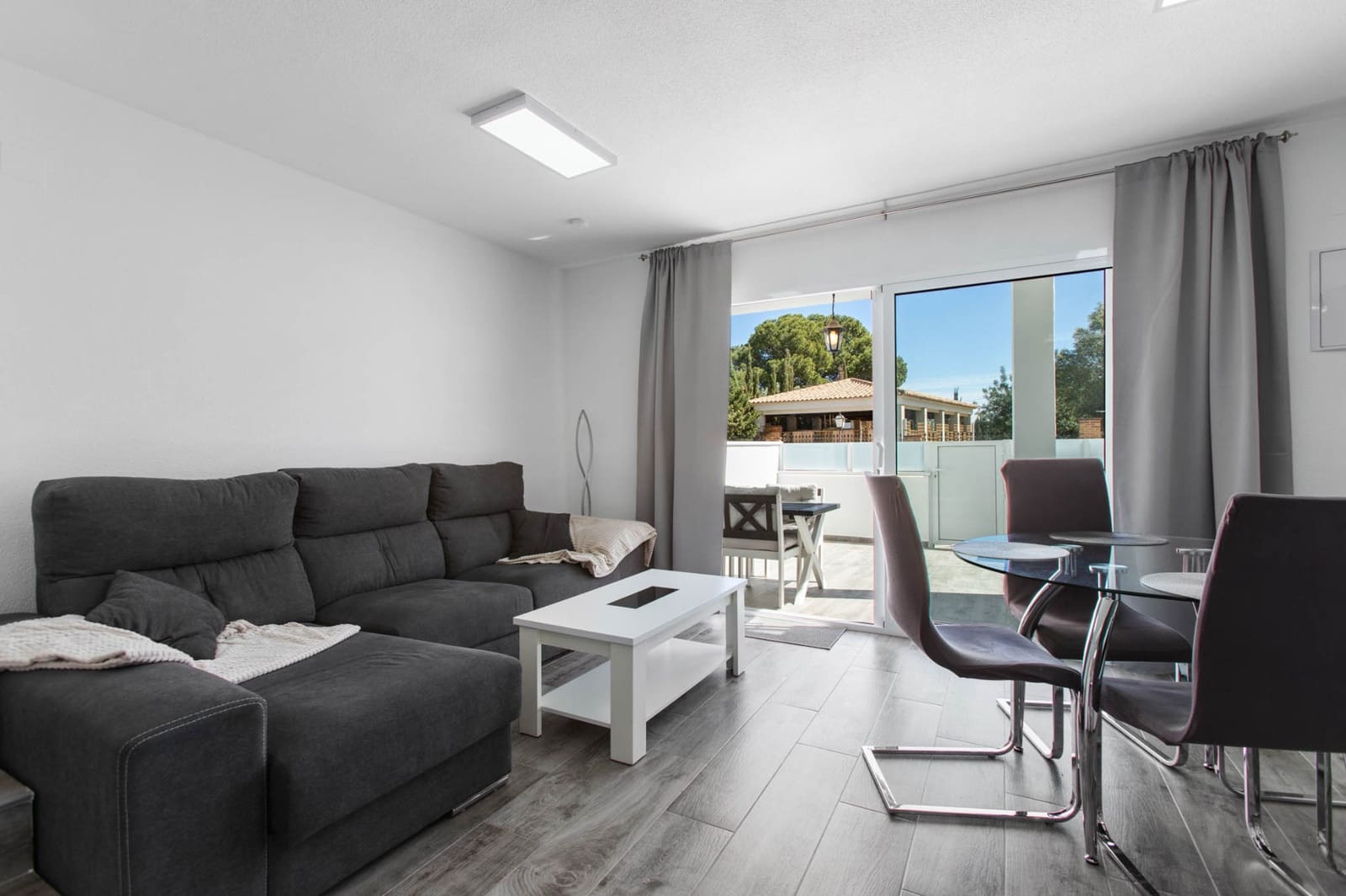 2 Zimmer Apartment zu verkaufen in Torrevieja mit Pool - 163.000 € (Ref: 9809813)