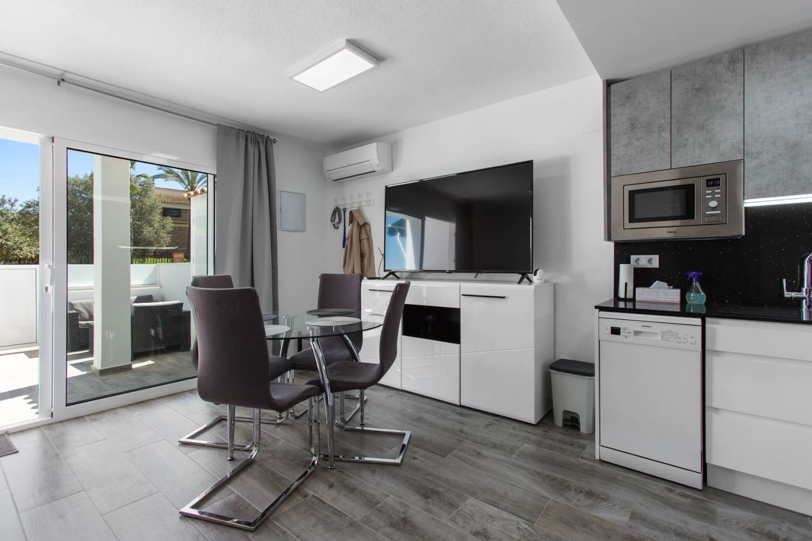 2 Zimmer Apartment zu verkaufen in Torrevieja mit Pool - 163.000 € (Ref: 9809813)