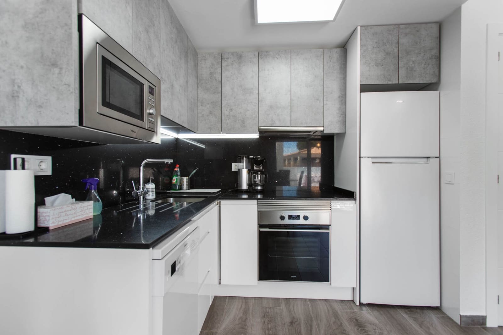 2 Zimmer Apartment zu verkaufen in Torrevieja mit Pool - 163.000 € (Ref: 9809813)