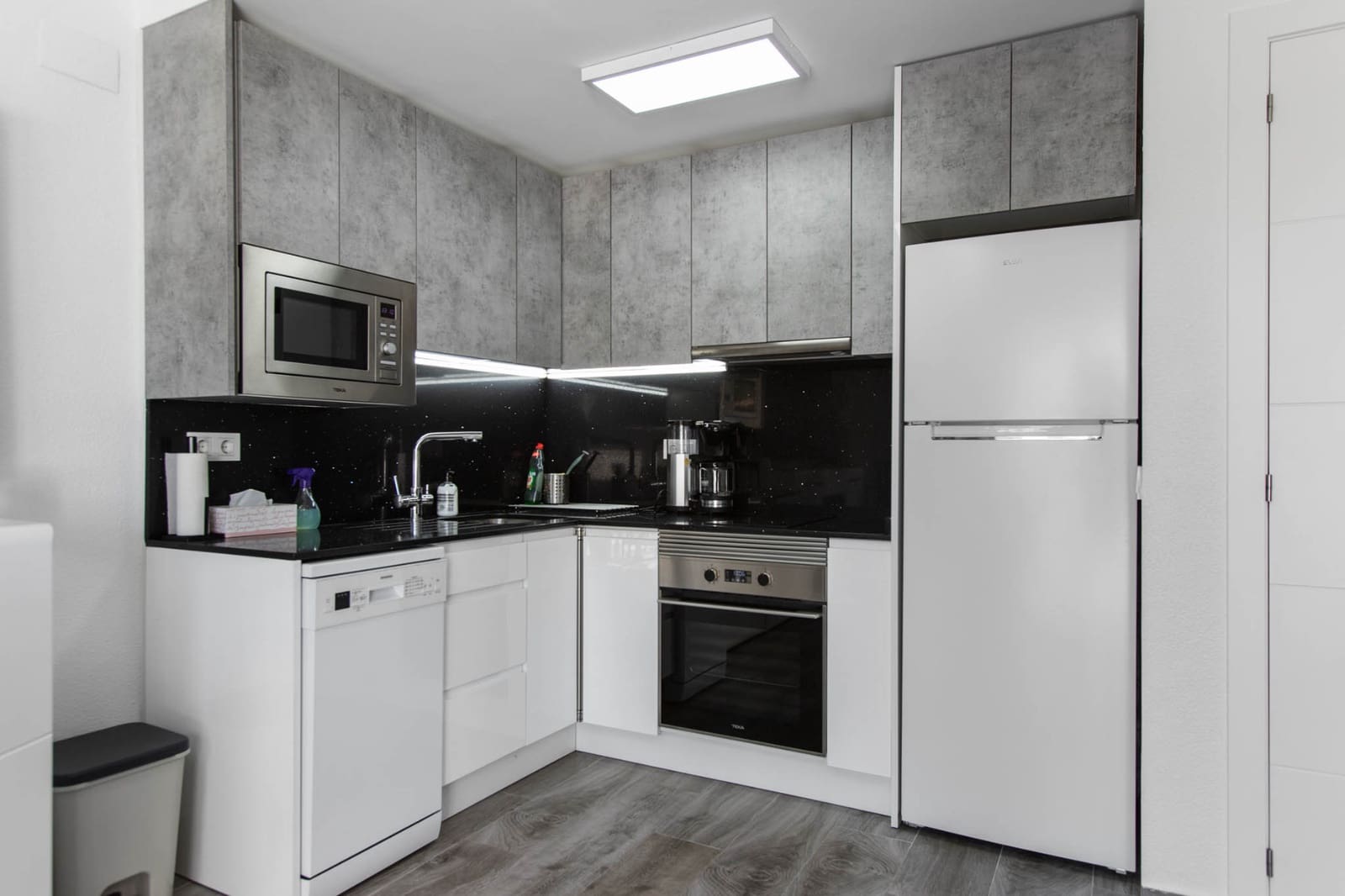 2 Zimmer Apartment zu verkaufen in Torrevieja mit Pool - 163.000 € (Ref: 9809813)