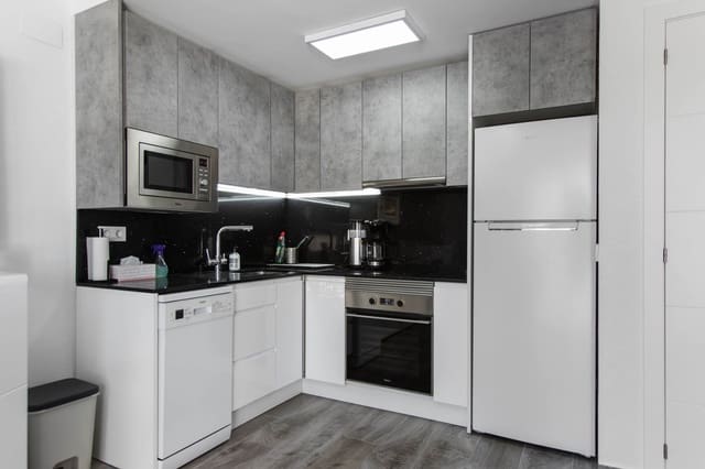 2 Zimmer Apartment zu verkaufen in Torrevieja mit Pool - 163.000 € (Ref: 9809813)