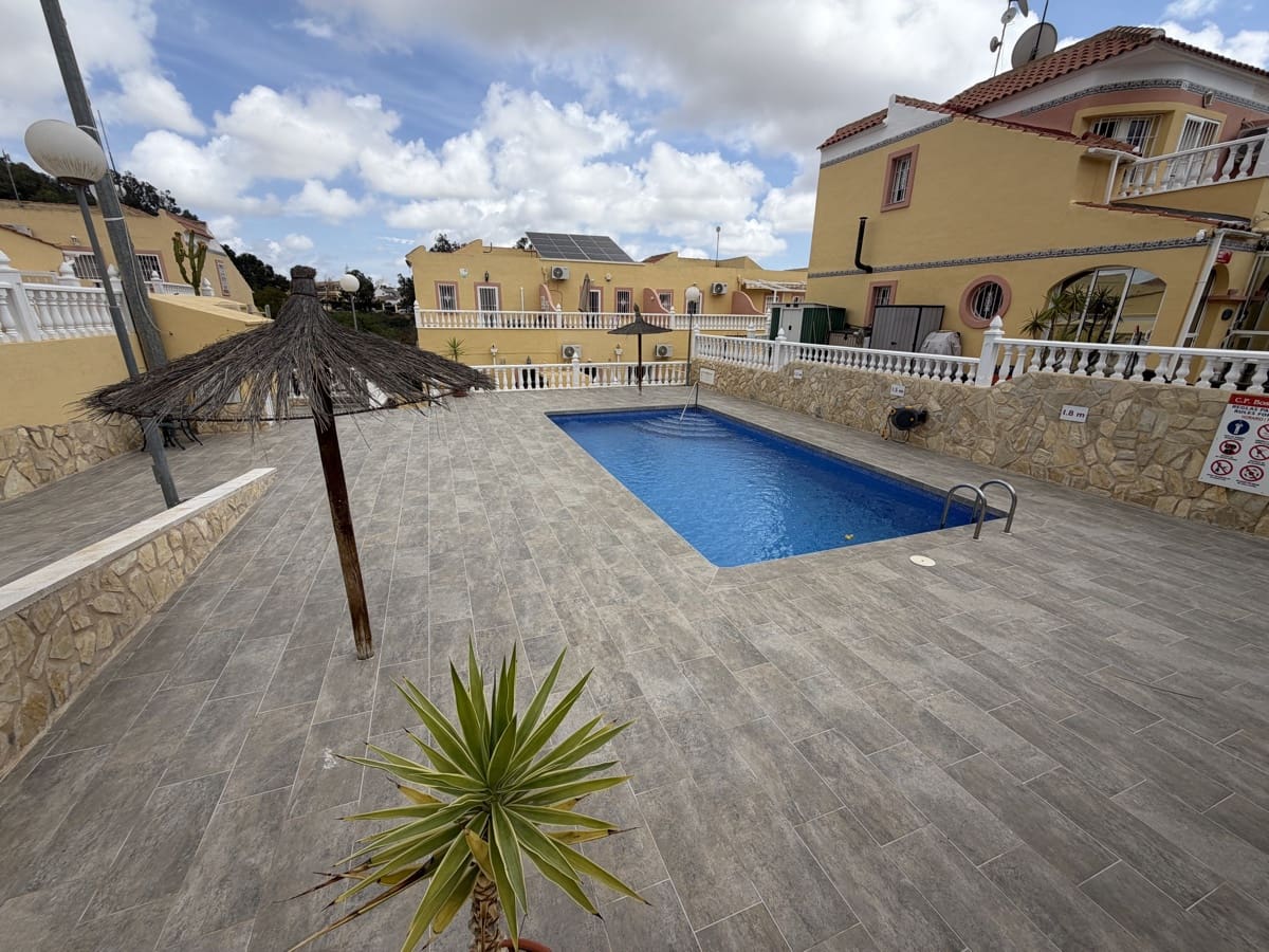 2 chambre Maison de Ville à vendre à Villamartin avec piscine - 179 995 € (Ref: 9820847)