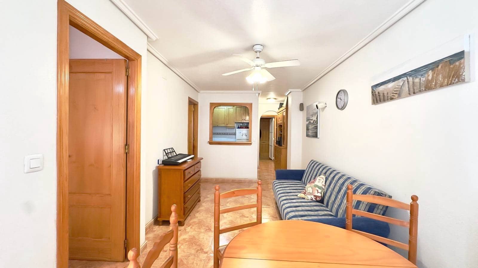 Apartamento de 2 habitaciones en Torrevieja en venta con piscina - 134.900 € (Ref: 9820852)
