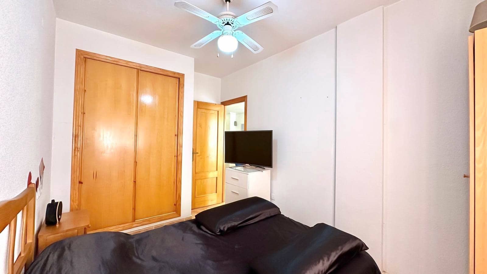 Apartamento de 2 habitaciones en Torrevieja en venta con piscina - 134.900 € (Ref: 9820852)