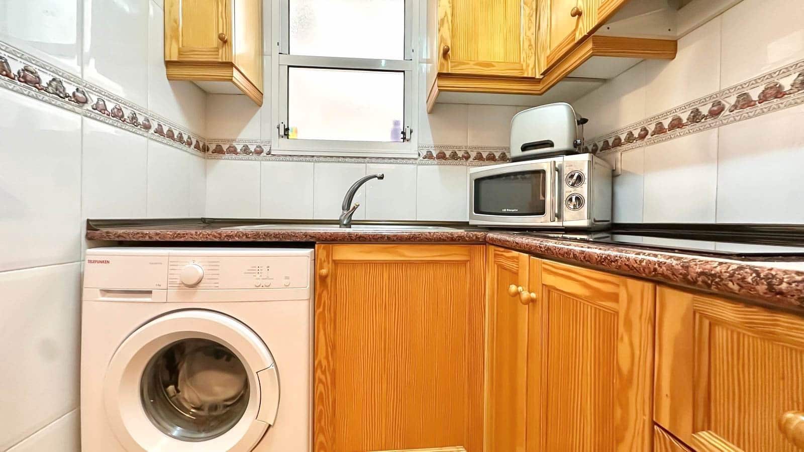 Apartamento de 2 habitaciones en Torrevieja en venta con piscina - 134.900 € (Ref: 9820852)