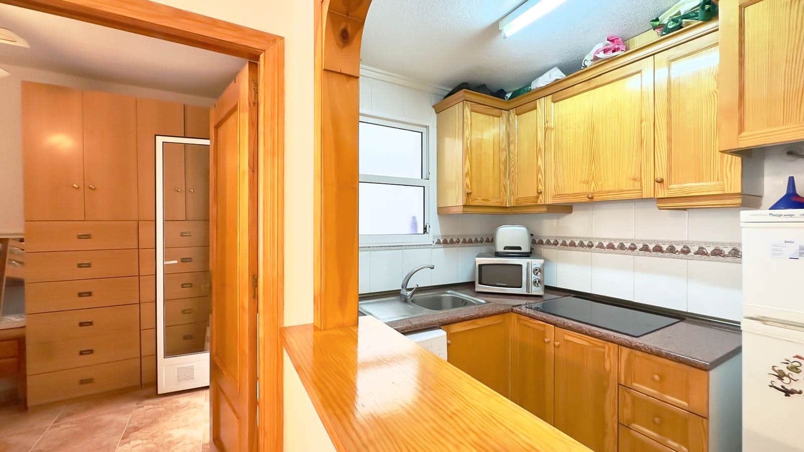 Apartamento de 2 habitaciones en Torrevieja en venta con piscina - 134.900 € (Ref: 9820852)