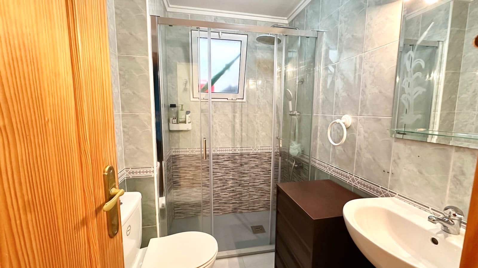 Apartamento de 2 habitaciones en Torrevieja en venta con piscina - 134.900 € (Ref: 9820852)
