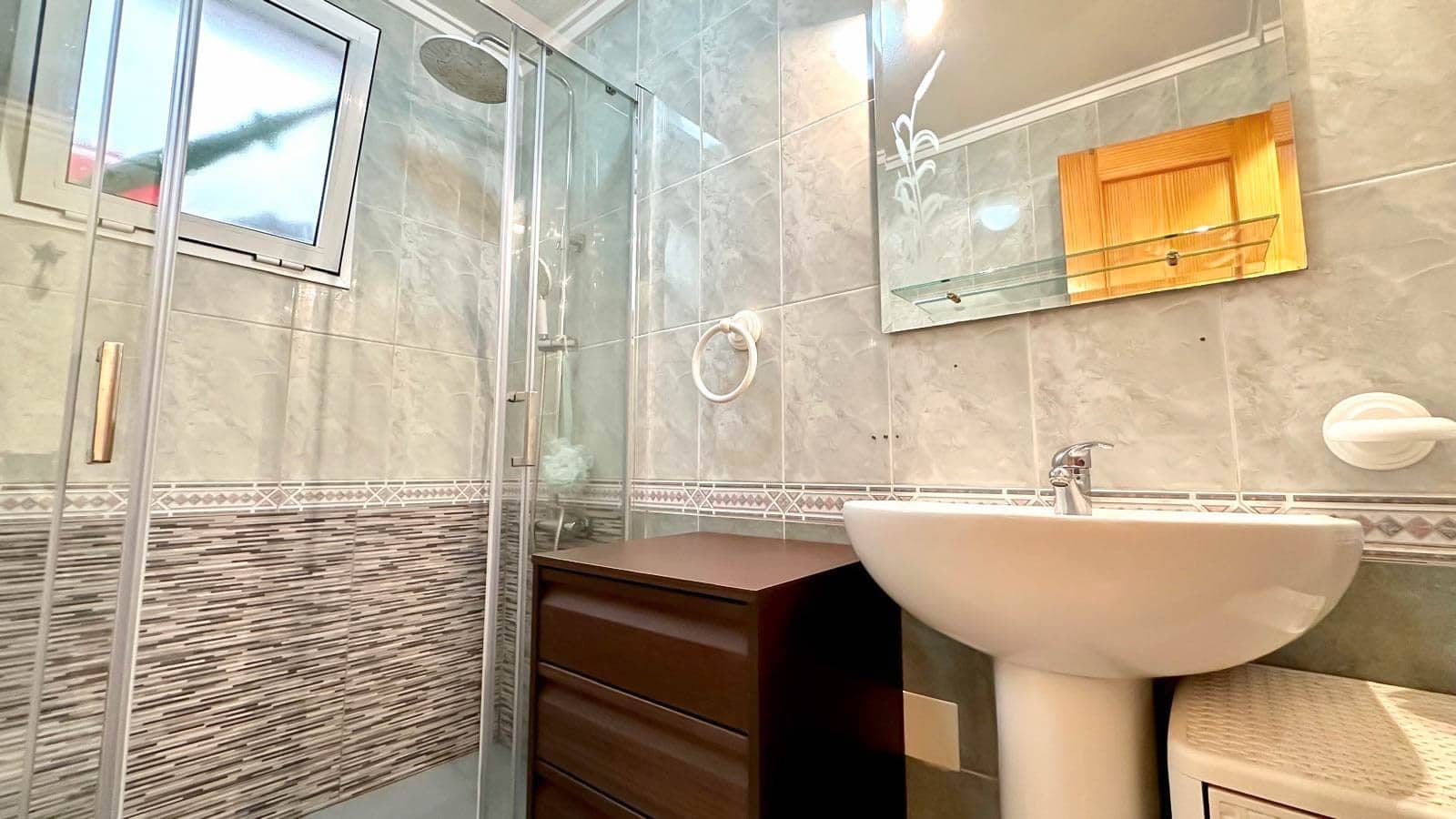 Apartamento de 2 habitaciones en Torrevieja en venta con piscina - 134.900 € (Ref: 9820852)