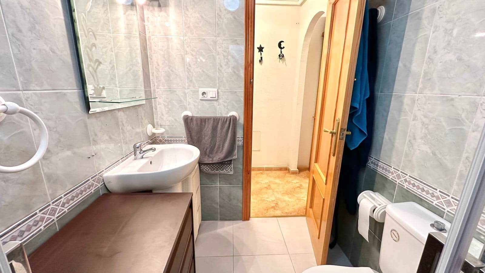 Apartamento de 2 habitaciones en Torrevieja en venta con piscina - 134.900 € (Ref: 9820852)