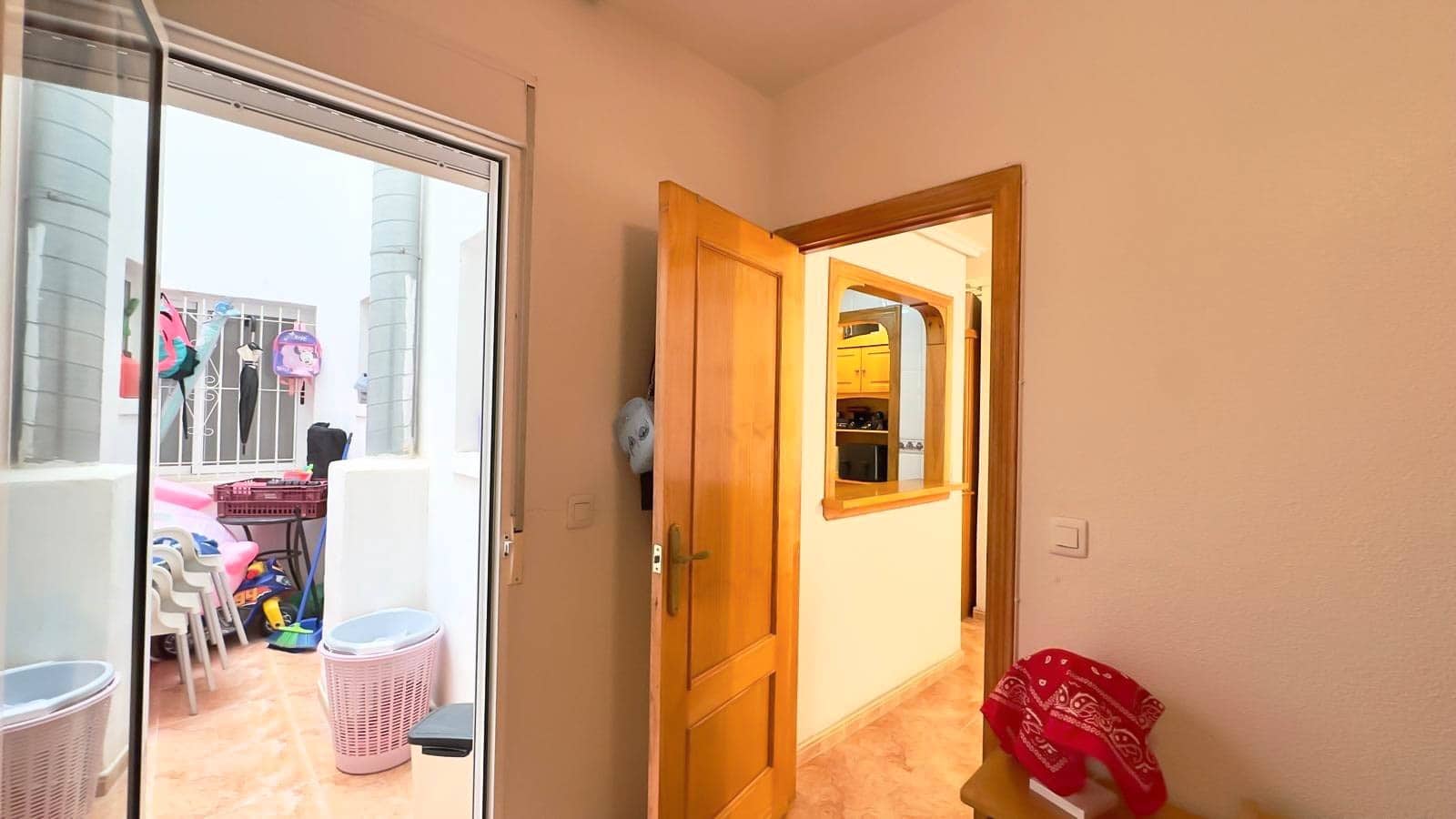 Apartamento de 2 habitaciones en Torrevieja en venta con piscina - 134.900 € (Ref: 9820852)