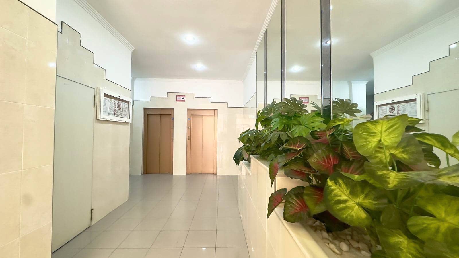 Apartamento de 2 habitaciones en Torrevieja en venta con piscina - 134.900 € (Ref: 9820852)
