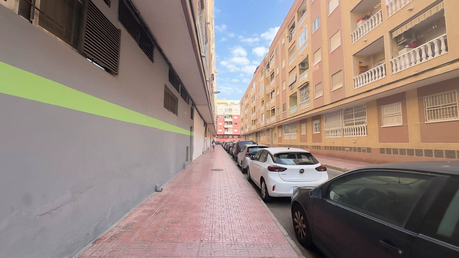 Apartamento de 2 habitaciones en Torrevieja en venta con piscina - 134.900 € (Ref: 9820852)