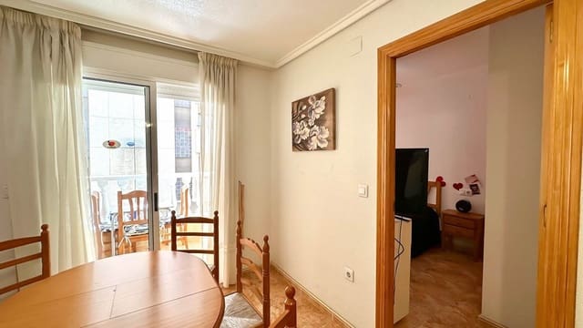 Apartamento de 2 habitaciones en Torrevieja en venta con piscina - 134.900 € (Ref: 9820852)