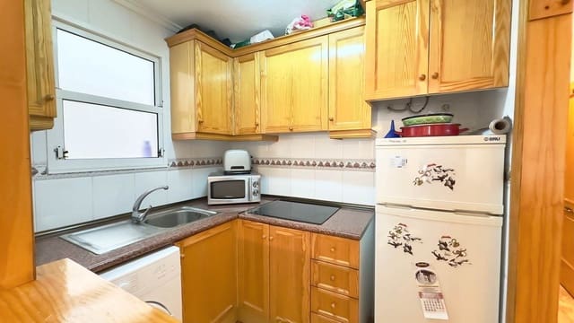 Apartamento de 2 habitaciones en Torrevieja en venta con piscina - 134.900 € (Ref: 9820852)