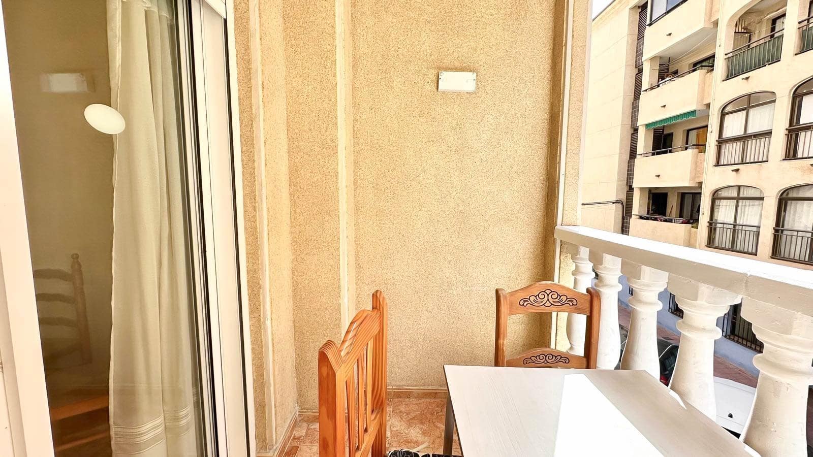 Apartamento de 2 habitaciones en Torrevieja en venta con piscina - 134.900 € (Ref: 9820852)