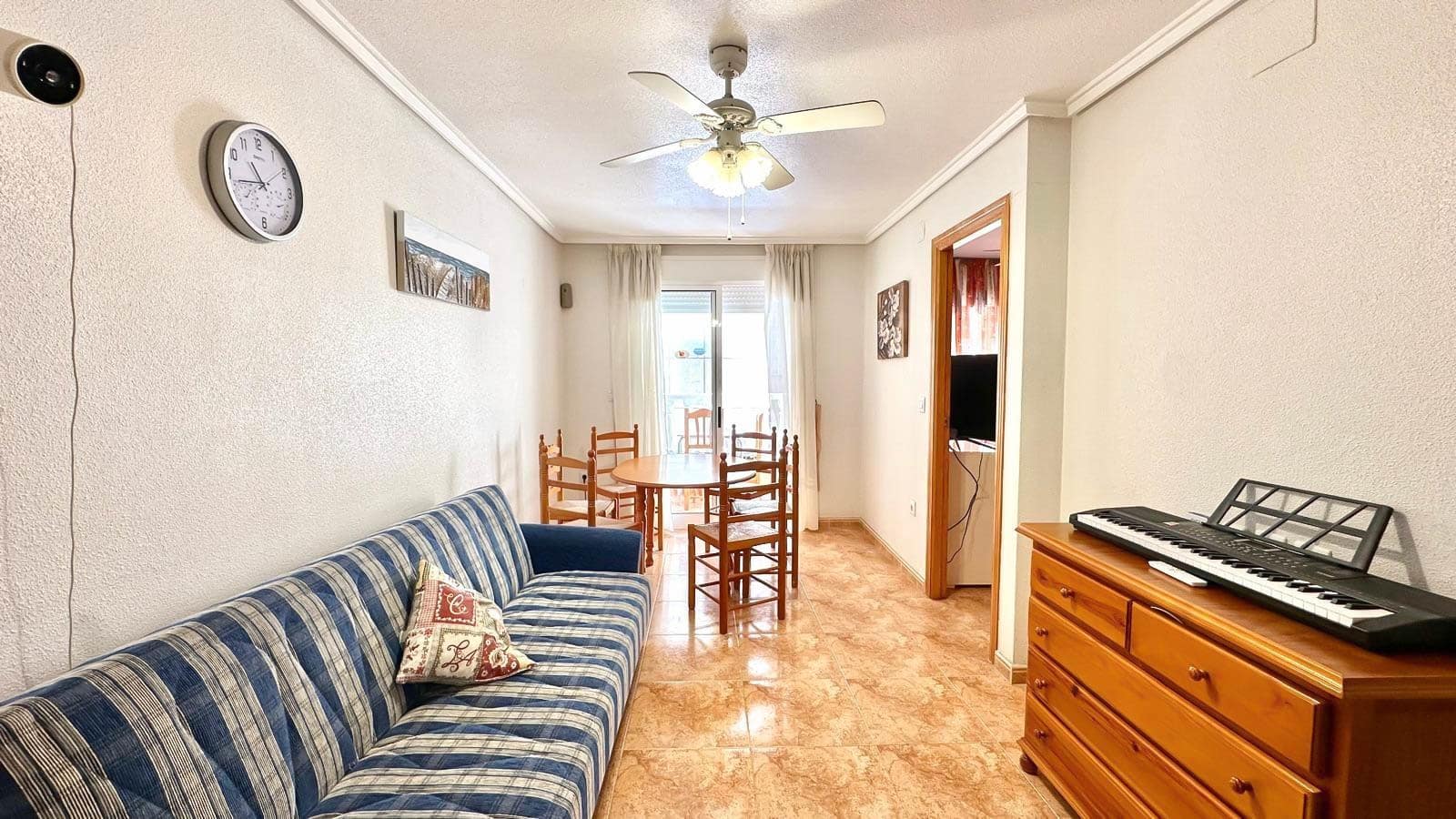 Apartamento de 2 habitaciones en Torrevieja en venta con piscina - 134.900 € (Ref: 9820852)