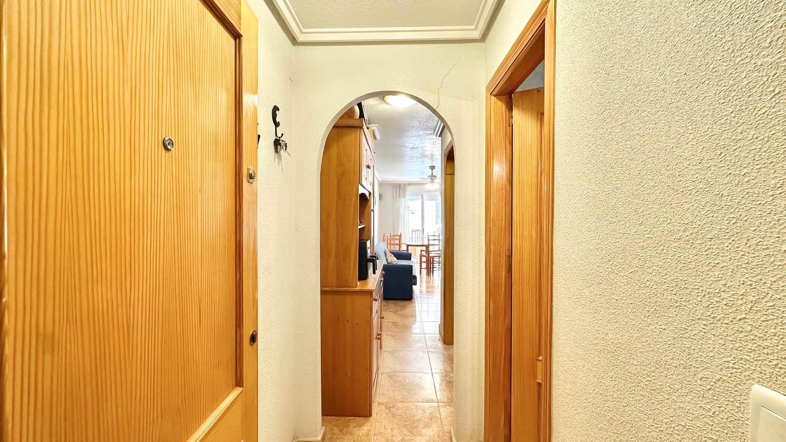 Apartamento de 2 habitaciones en Torrevieja en venta con piscina - 134.900 € (Ref: 9820852)