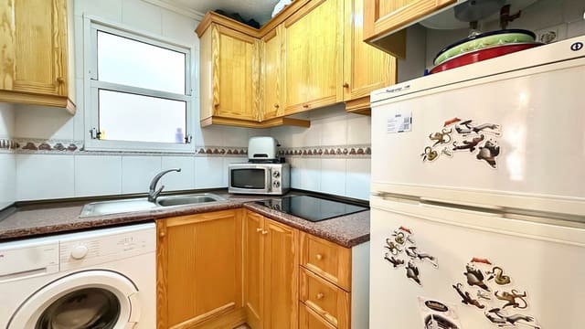 Apartamento de 2 habitaciones en Torrevieja en venta con piscina - 134.900 € (Ref: 9820852)