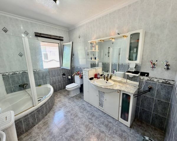 4 soverom Villa til salgs i Ciudad Quesada, Rojales med svømmebasseng garasje - € 585 000 (Ref: 9830037)