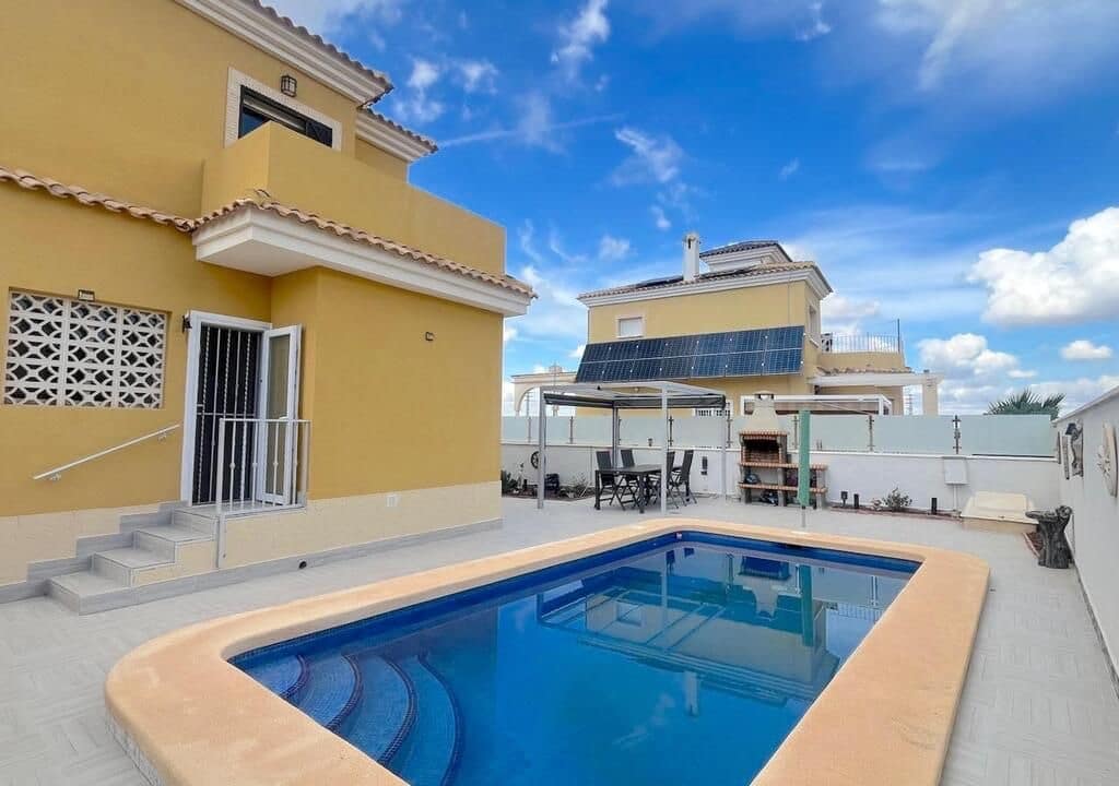 3 bedroom Villa for sale in Lo Crispin with pool - € 312,995 (Ref: 9830044)