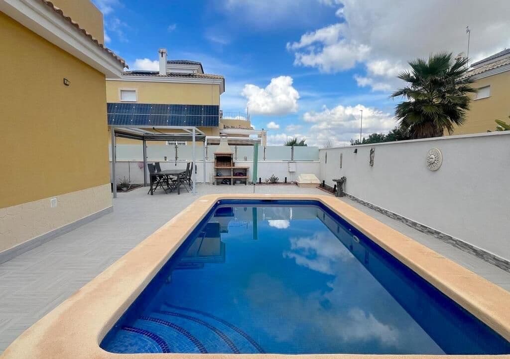 3 bedroom Villa for sale in Lo Crispin with pool - € 312,995 (Ref: 9830044)